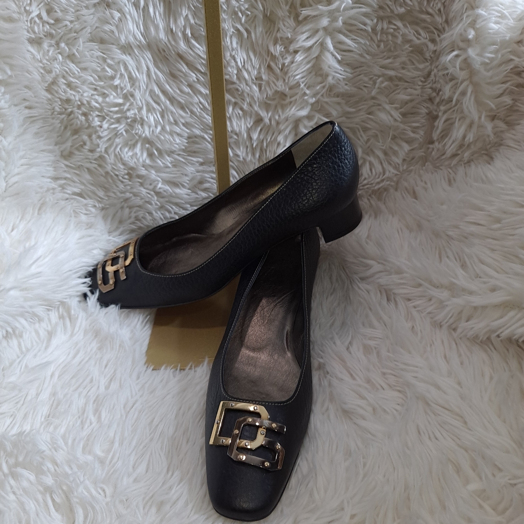 Dolce& Gabbana Vero Cuoio Black Flats With Gold Buckle